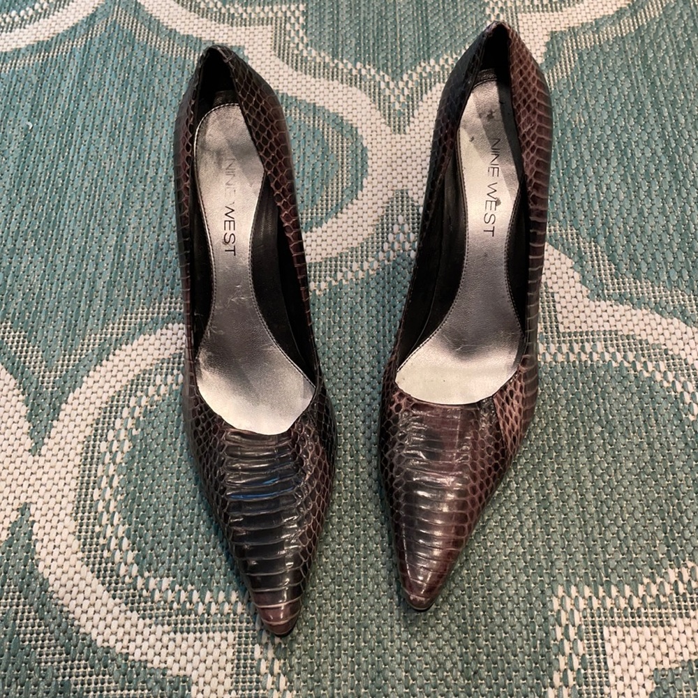 RARE Nine West Purple Snake Skin Heels Sz 7.5